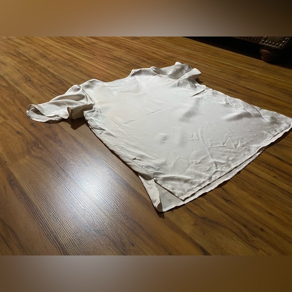 Premise Women’s V-Neck Satin Blouse Size Large - Picture 6 of 10